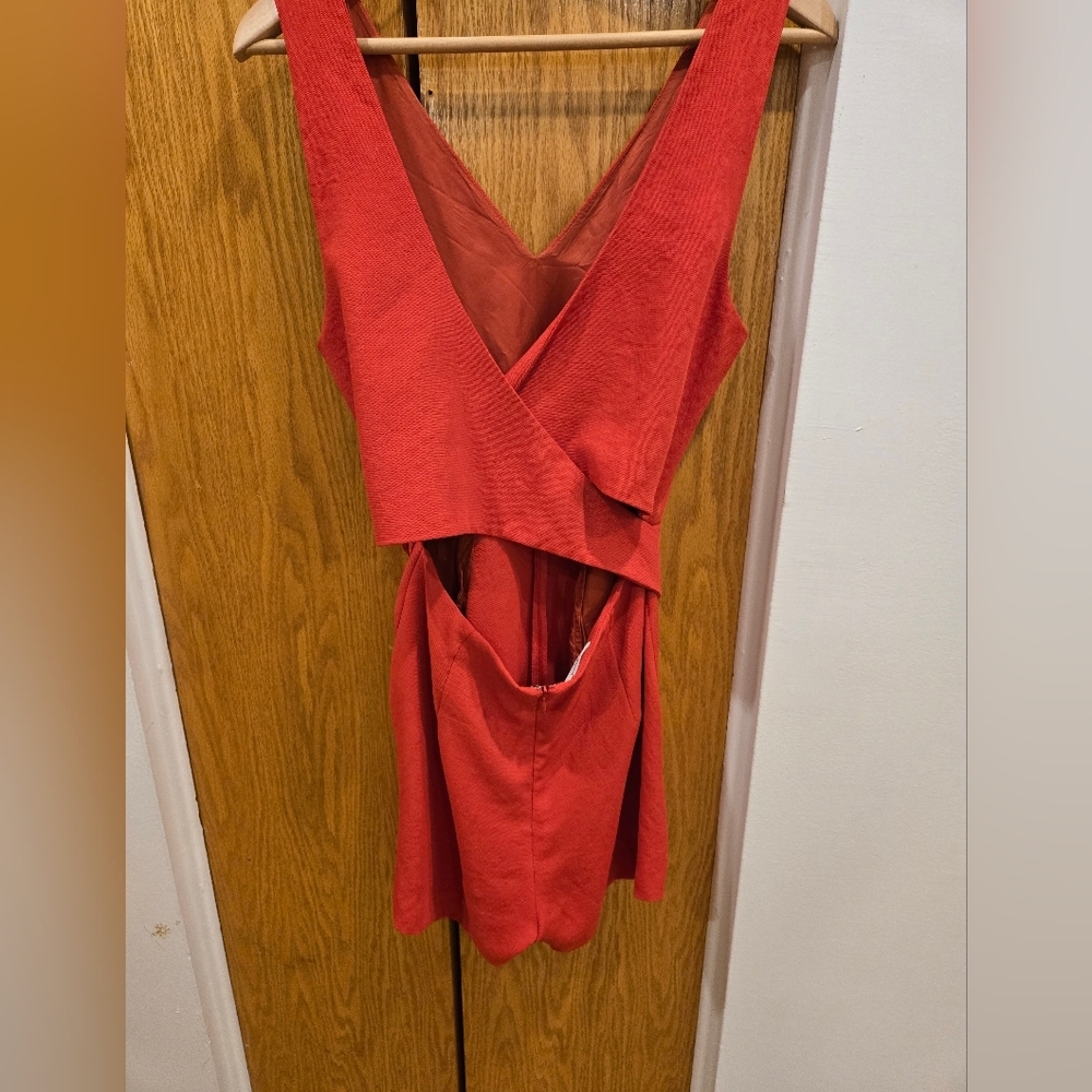 Aritzia Wilfred écoulement Romper in Goji Berry Red Size 8 Like New - Picture 7 of 10